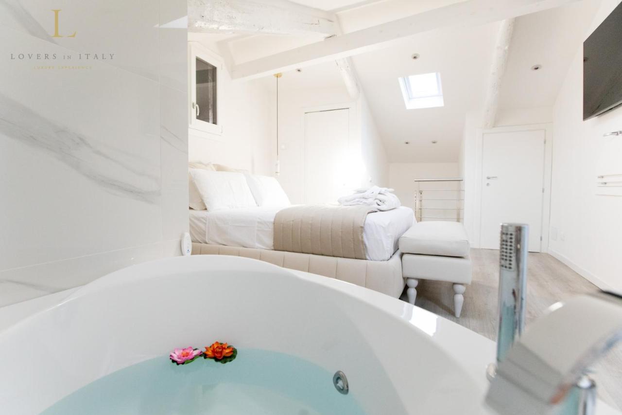 Loversinitaly Romantic Apartments - Altana And Jacuzzi Venedig Exteriör bild
