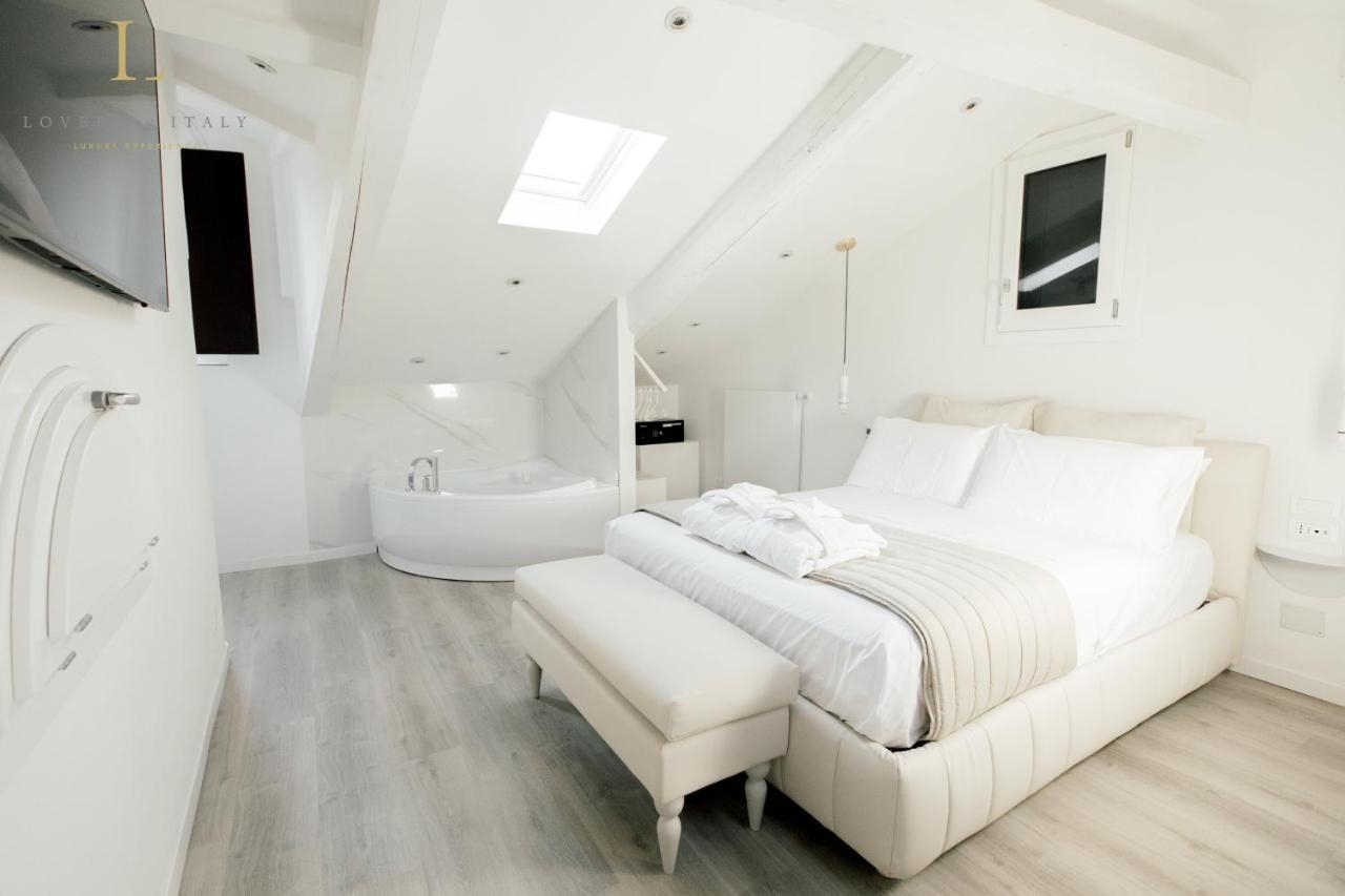 Loversinitaly Romantic Apartments - Altana And Jacuzzi Venedig Exteriör bild