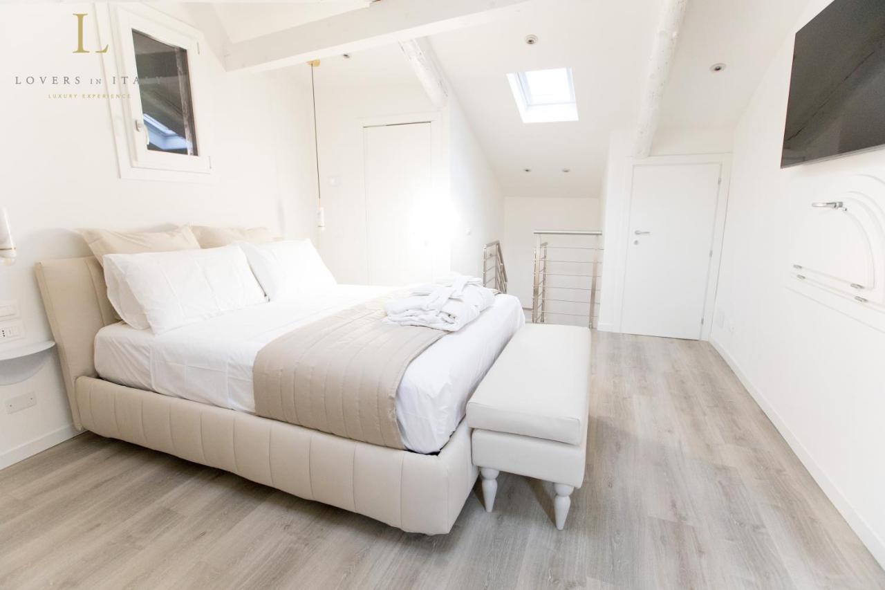 Loversinitaly Romantic Apartments - Altana And Jacuzzi Venedig Exteriör bild